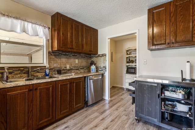 313 PR 6430, Hondo, TX 78861