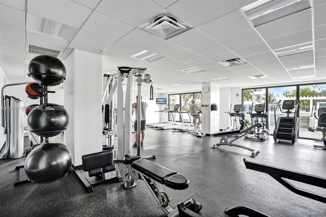 3015 N Ocean Blvd 19H, Fort Lauderdale, FL 33308