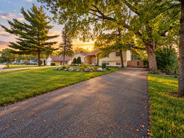1309 86th Avenue N, Brooklyn Park, MN 55444