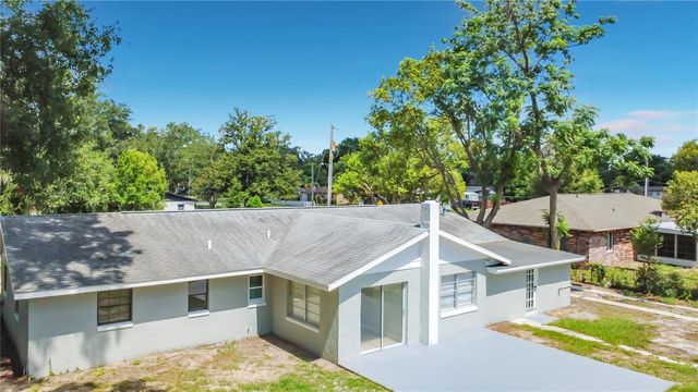 501 ROSE AVENUE, Fruitland Park, FL 34731