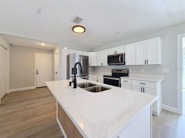 501 ROSE AVENUE, Fruitland Park, FL 34731