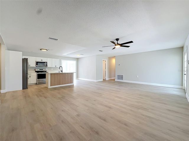 501 ROSE AVENUE, Fruitland Park, FL 34731