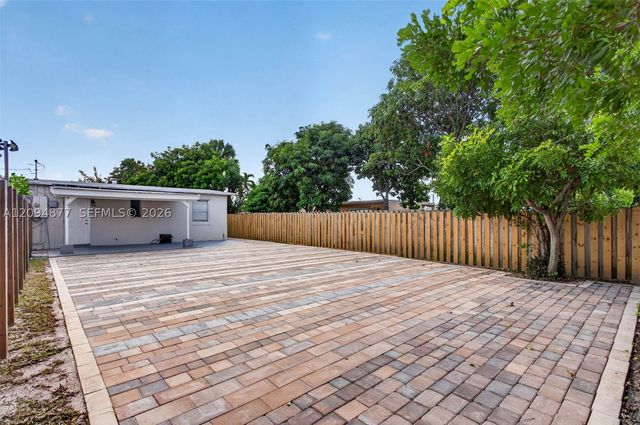 5197 NE 14th Ave, Pompano Beach, FL 33064