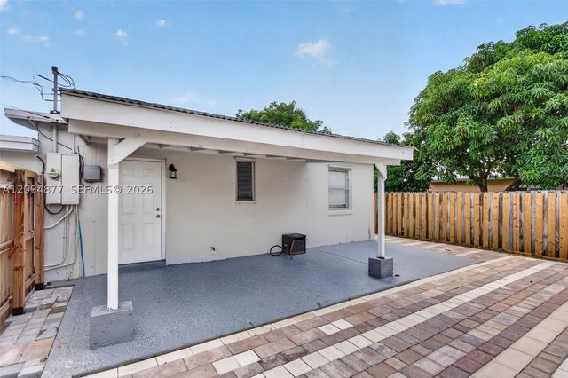 5197 NE 14th Ave, Pompano Beach, FL 33064