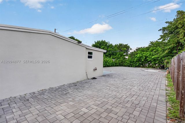 5197 NE 14th Ave, Pompano Beach, FL 33064
