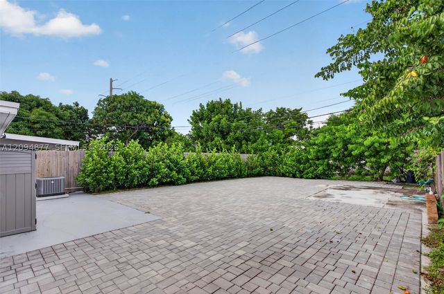 5197 NE 14th Ave, Pompano Beach, FL 33064