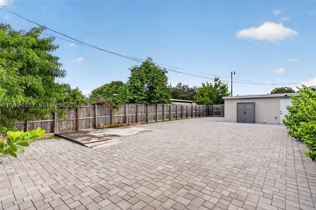 5197 NE 14th Ave, Pompano Beach, FL 33064