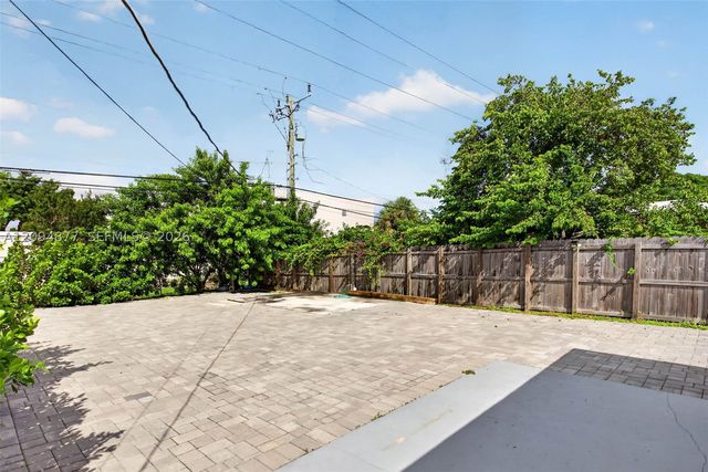5197 NE 14th Ave, Pompano Beach, FL 33064