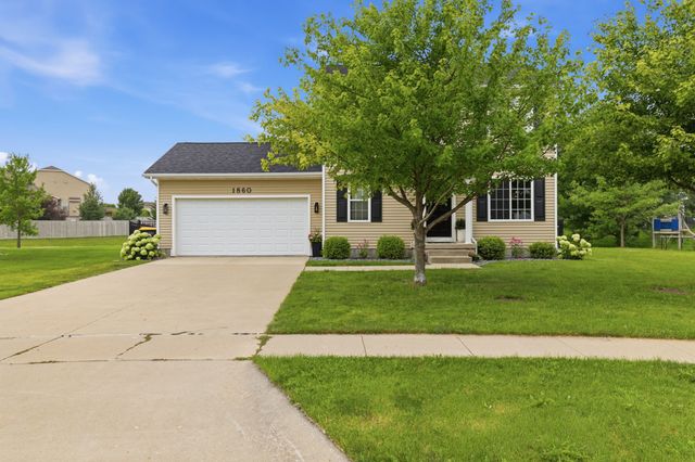 1860 SE Ashton Court, Waukee, IA 50263