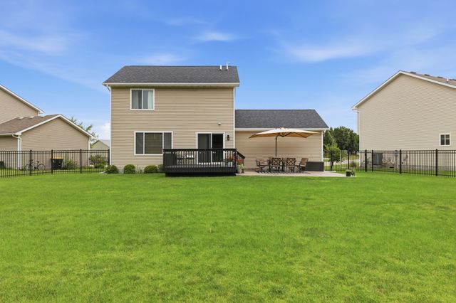 1860 SE Ashton Court, Waukee, IA 50263