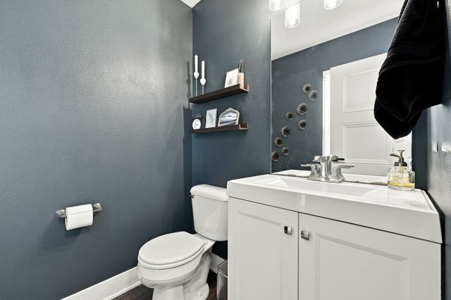 1860 SE Ashton Court, Waukee, IA 50263