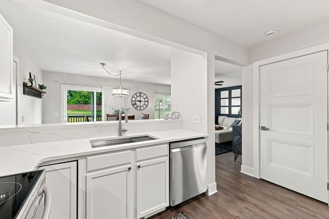 1860 SE Ashton Court, Waukee, IA 50263