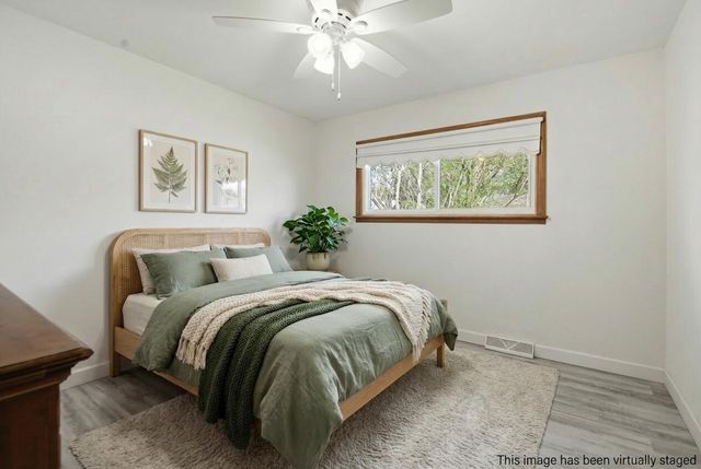 W398N6198 Mary LANE, Oconomowoc, WI 53066