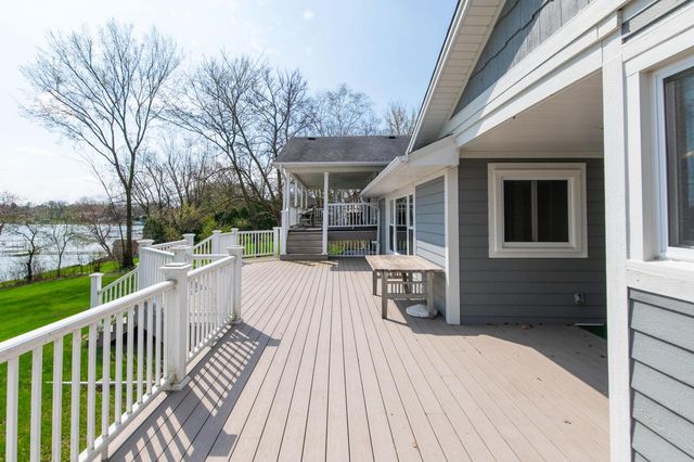 W398N6198 Mary LANE, Oconomowoc, WI 53066