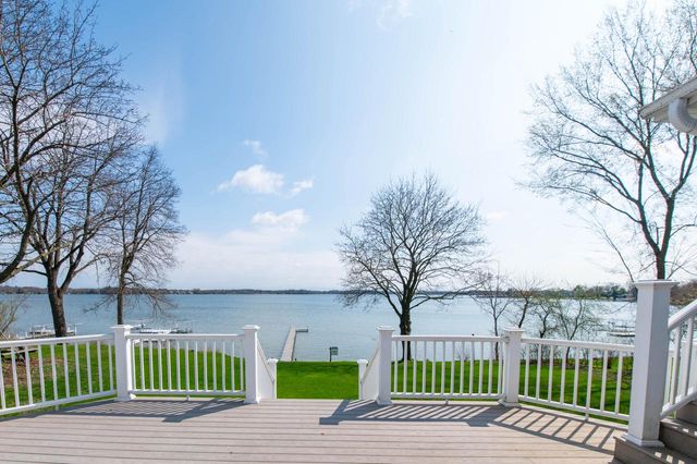W398N6198 Mary LANE, Oconomowoc, WI 53066