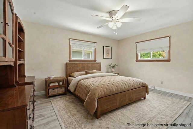 W398N6198 Mary LANE, Oconomowoc, WI 53066