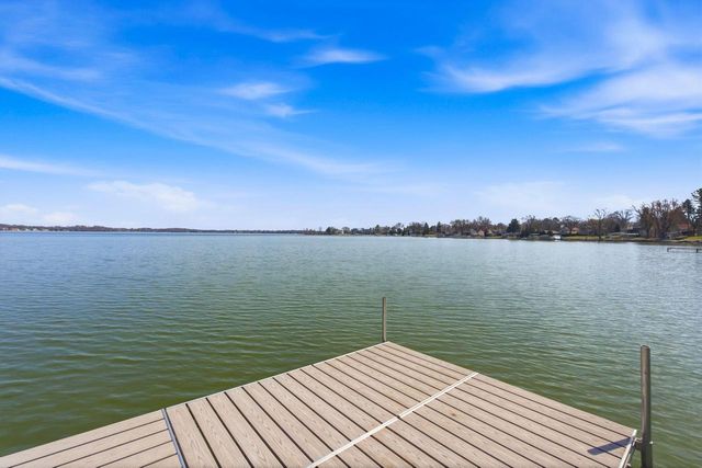 W398N6198 Mary LANE, Oconomowoc, WI 53066