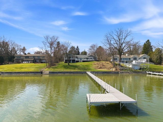 W398N6198 Mary LANE, Oconomowoc, WI 53066