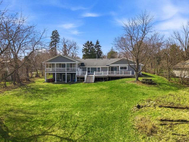 W398N6198 Mary LANE, Oconomowoc, WI 53066