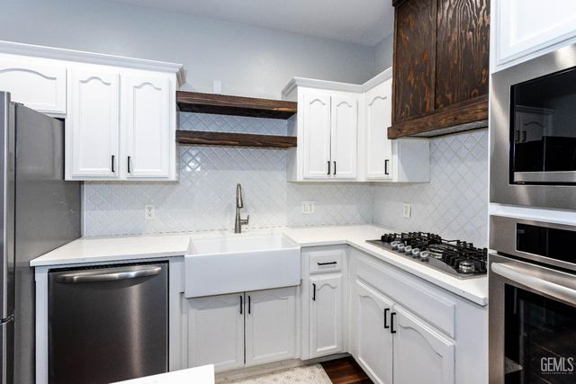 300 Solecita Way, Bakersfield, CA 93314