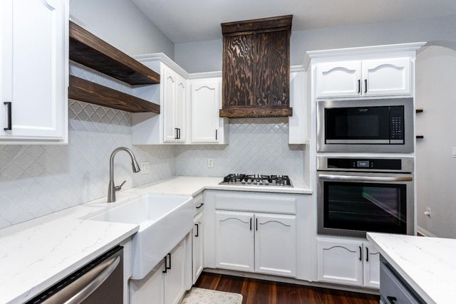 300 Solecita Way, Bakersfield, CA 93314