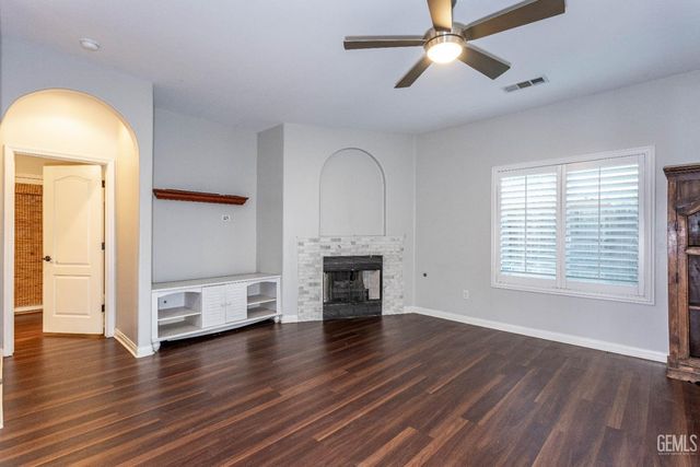 300 Solecita Way, Bakersfield, CA 93314