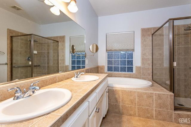 300 Solecita Way, Bakersfield, CA 93314