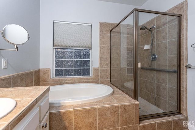 300 Solecita Way, Bakersfield, CA 93314