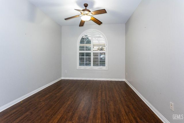 300 Solecita Way, Bakersfield, CA 93314