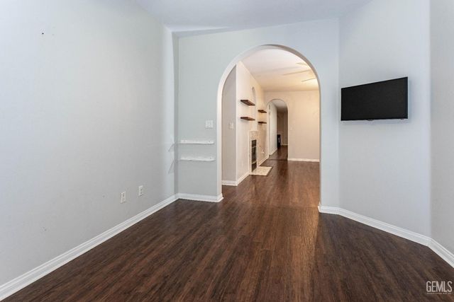 300 Solecita Way, Bakersfield, CA 93314