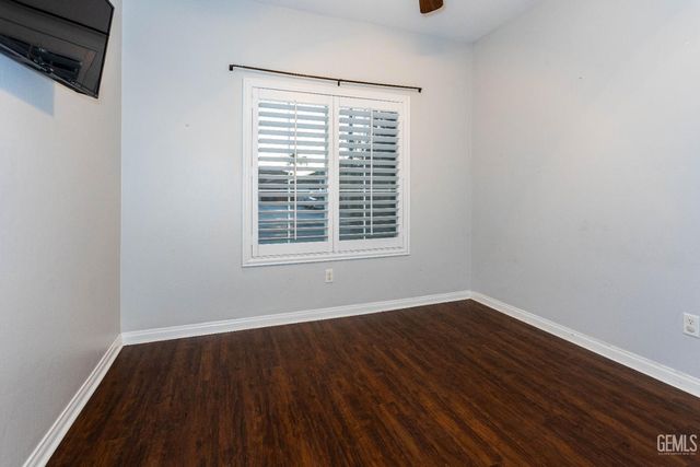 300 Solecita Way, Bakersfield, CA 93314