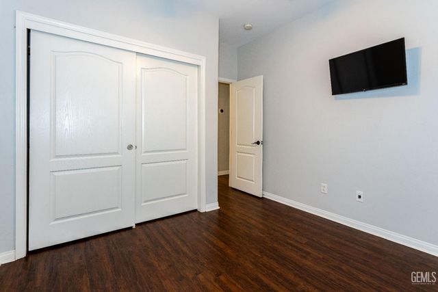 300 Solecita Way, Bakersfield, CA 93314