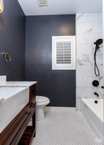 300 Solecita Way, Bakersfield, CA 93314