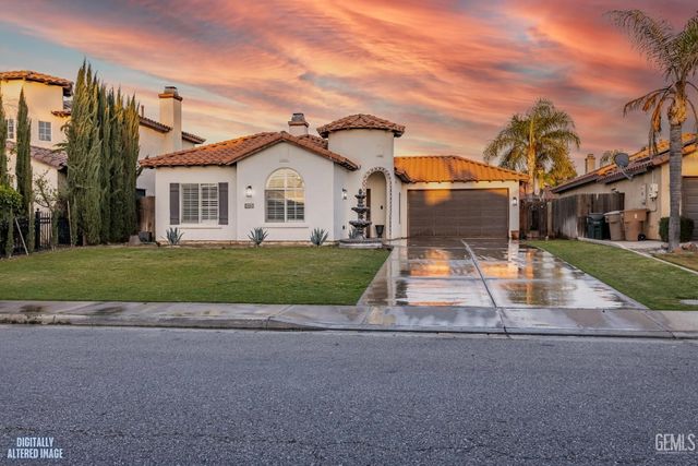 300 Solecita Way, Bakersfield, CA 93314