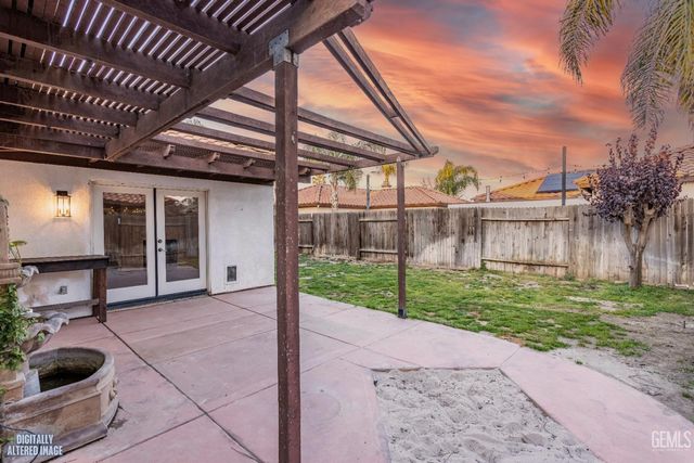 300 Solecita Way, Bakersfield, CA 93314