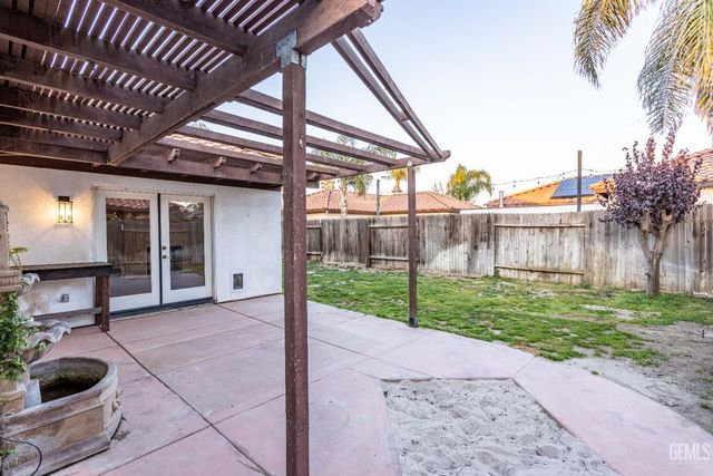 300 Solecita Way, Bakersfield, CA 93314