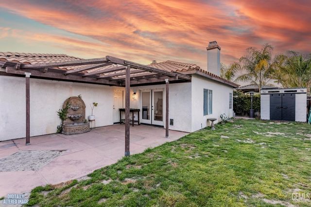 300 Solecita Way, Bakersfield, CA 93314