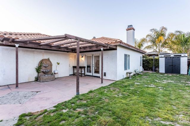 300 Solecita Way, Bakersfield, CA 93314