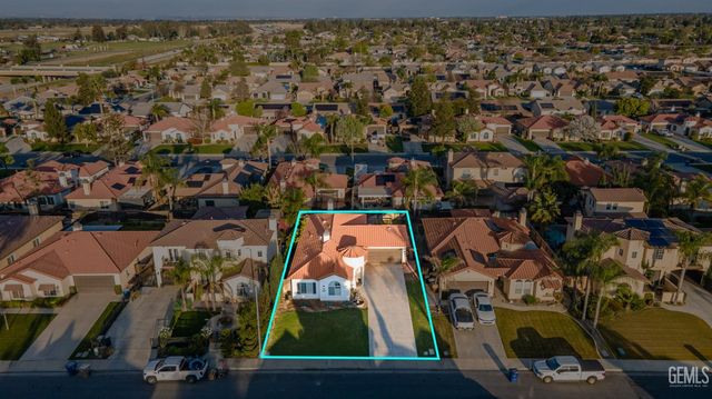 300 Solecita Way, Bakersfield, CA 93314