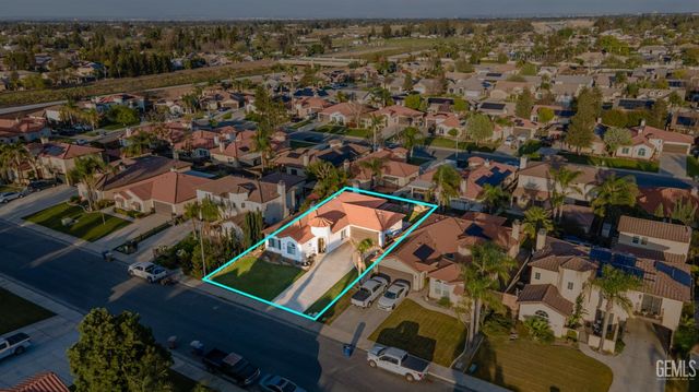 300 Solecita Way, Bakersfield, CA 93314