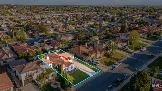 300 Solecita Way, Bakersfield, CA 93314