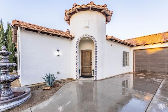 300 Solecita Way, Bakersfield, CA 93314