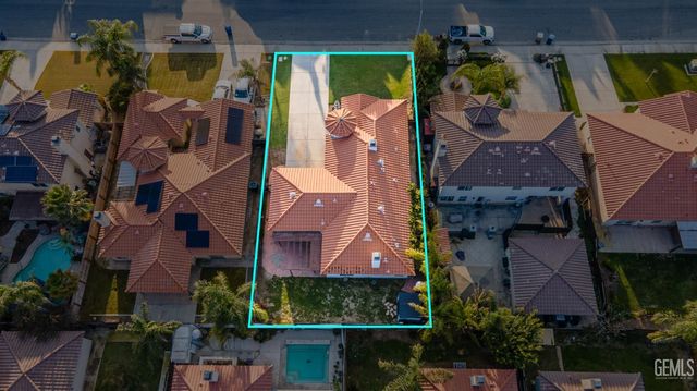 300 Solecita Way, Bakersfield, CA 93314