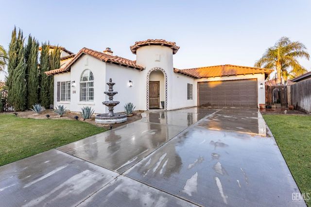 300 Solecita Way, Bakersfield, CA 93314