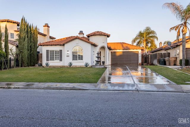 300 Solecita Way, Bakersfield, CA 93314