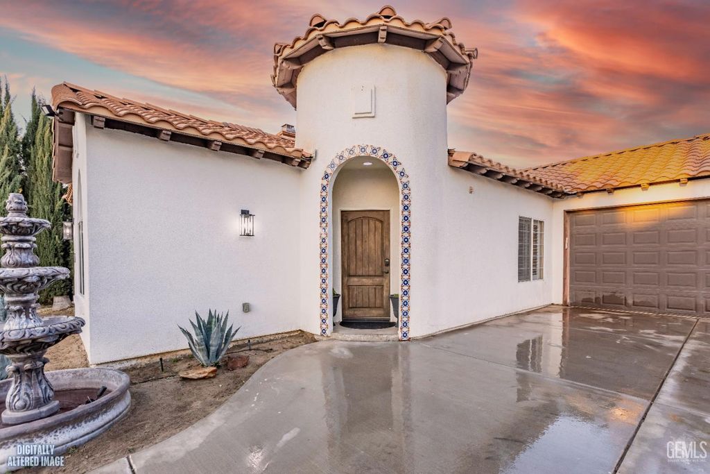 300 Solecita Way, Bakersfield, CA 93314