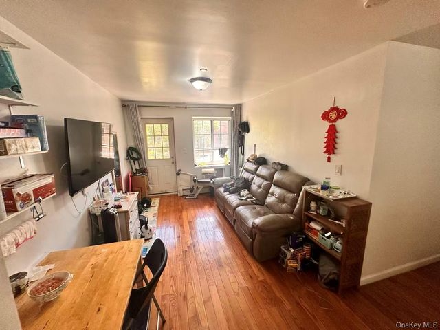 35-06 Leavitt Street 4F, Flushing, NY 11354