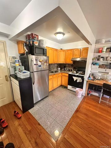 35-06 Leavitt Street 4F, Flushing, NY 11354