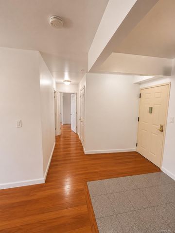35-06 Leavitt Street 4F, Flushing, NY 11354