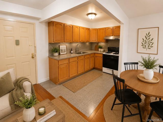35-06 Leavitt Street 4F, Flushing, NY 11354